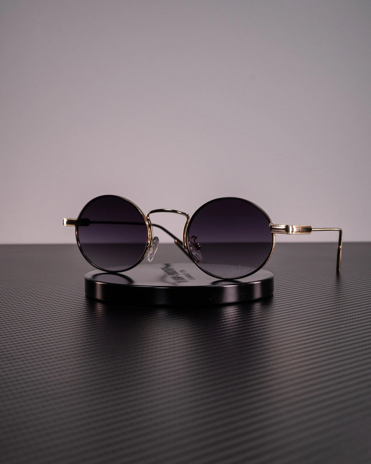 High-quality Round sunglasses with UV 400 protection